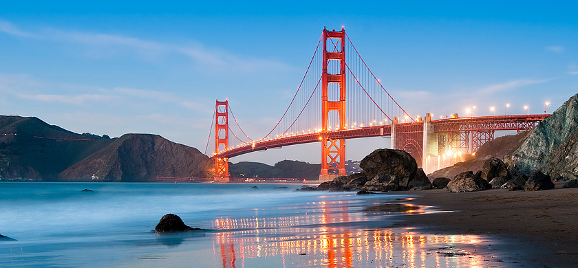 Le Golden Gate Bridge de San Francisco vu de Marshall Beach